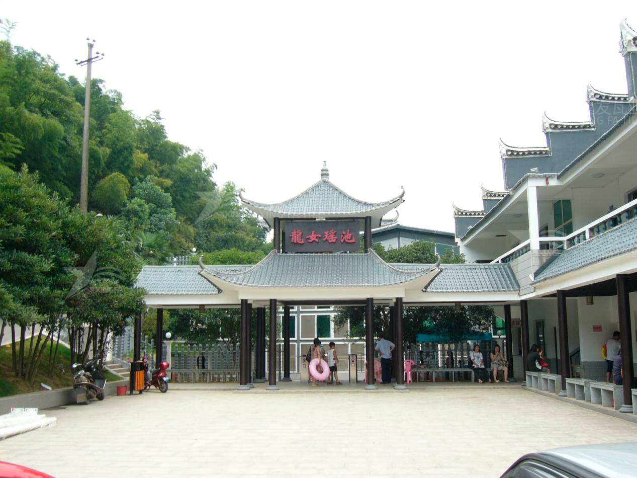 屋頂材料合成樹(shù)脂瓦和不銹鋼瓦哪個(gè)好？選擇很重要！